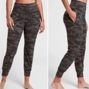 Athleta Salutation Jogger Women's Size M Gray Camo High Rise Pockets Athleisure